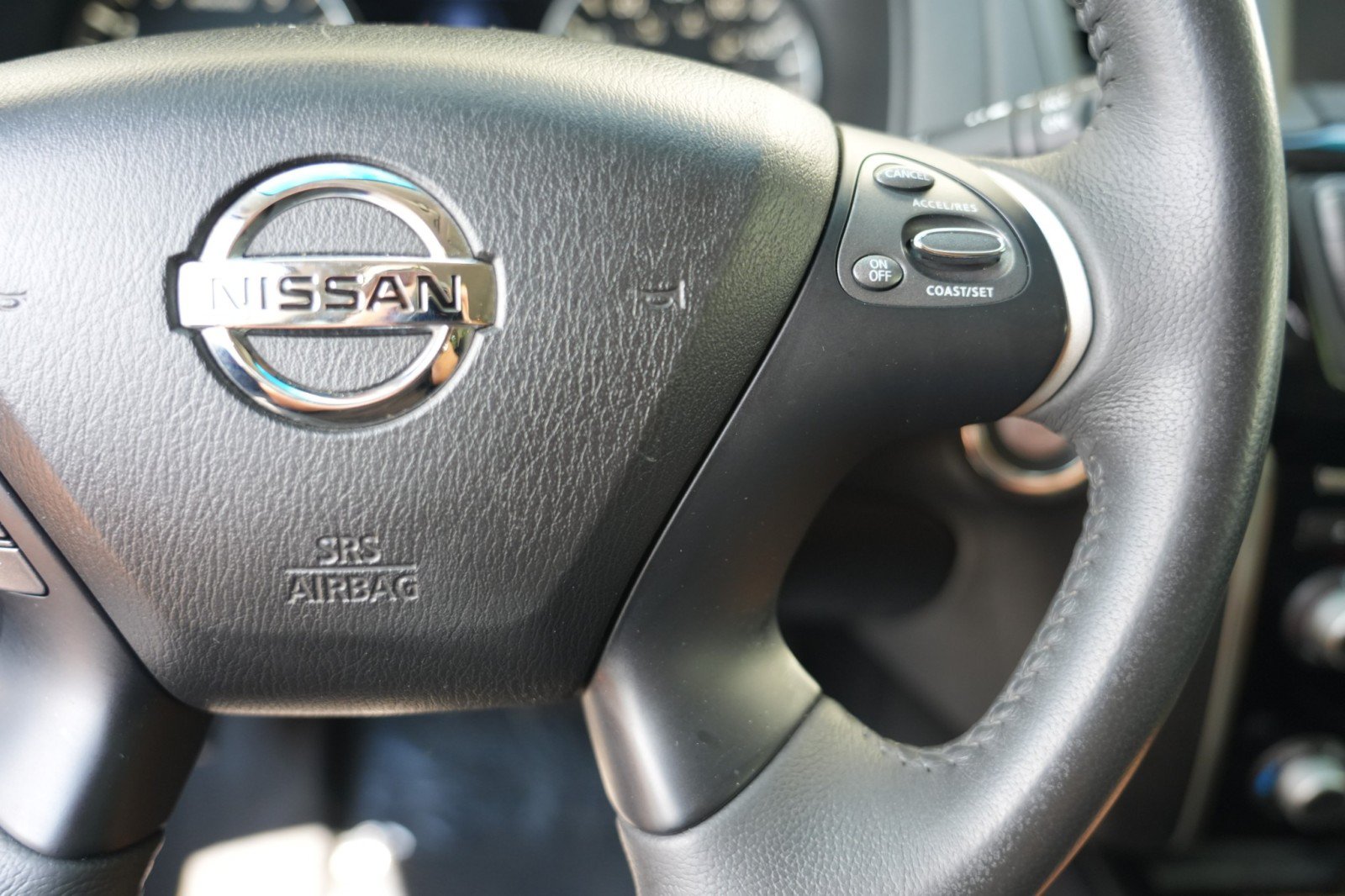 Used 2017 Nissan Pathfinder SV FWD image 20