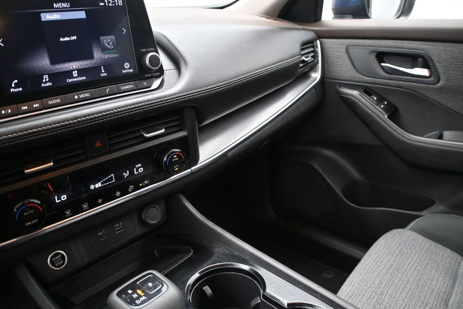Used 2023 Nissan Rogue SV FWD image 4