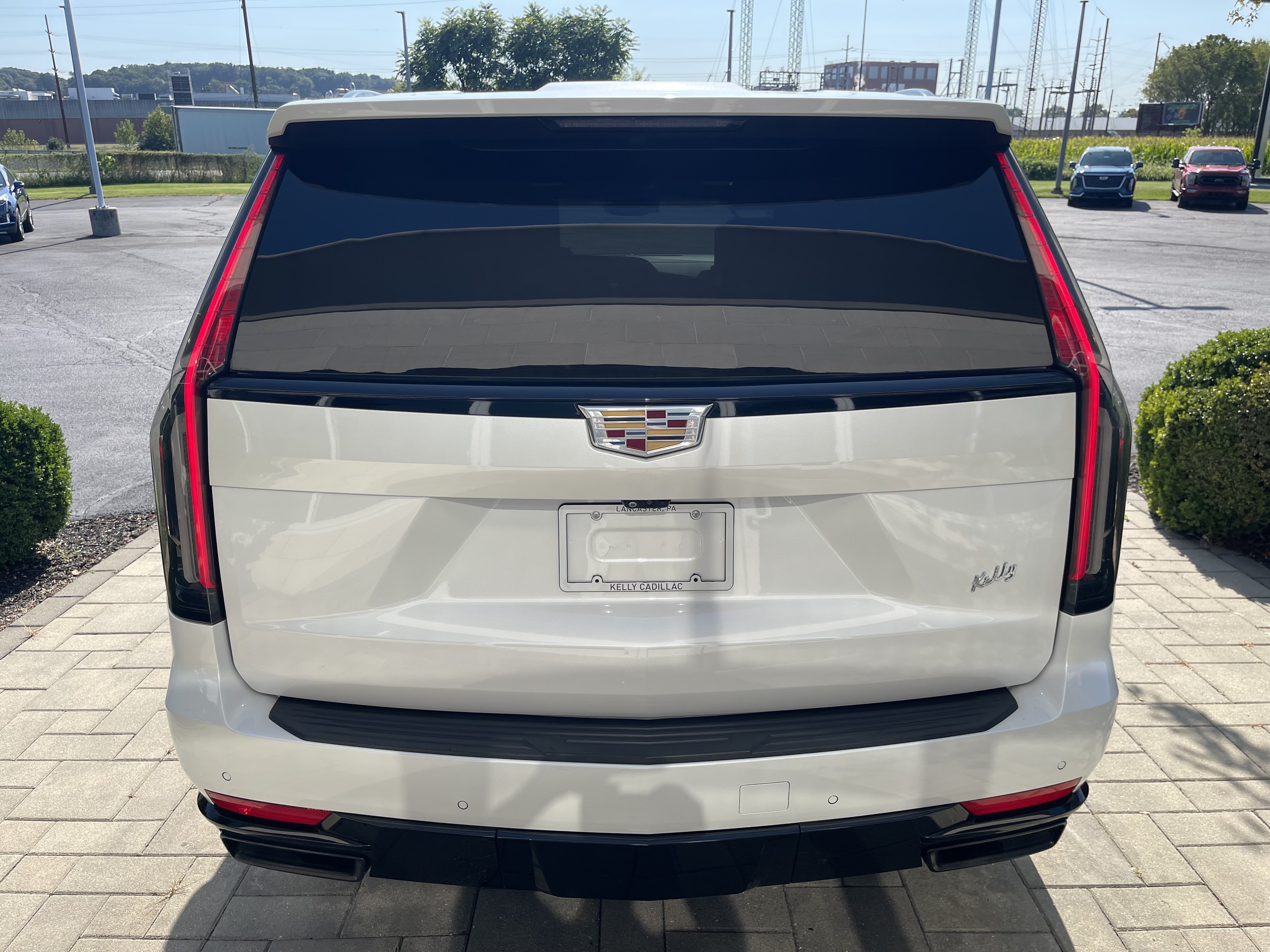 Used 2023 Cadillac Escalade Premium Luxury Platinum AWD/4WD image 7