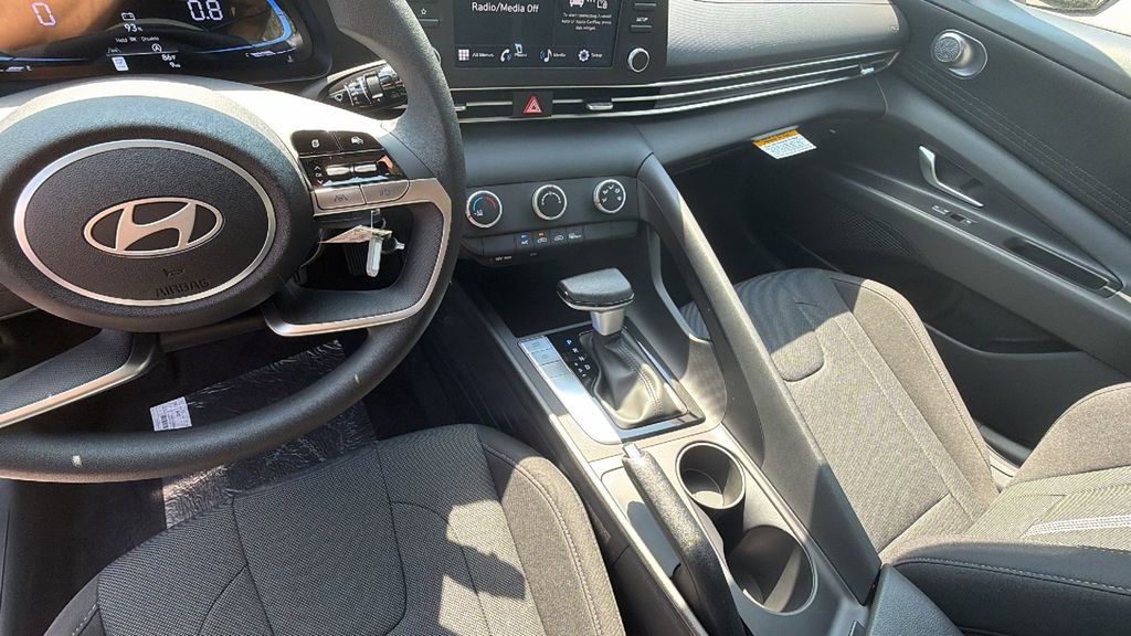 New 2026 Hyundai Elantra SE w/ Cargo Package image 26