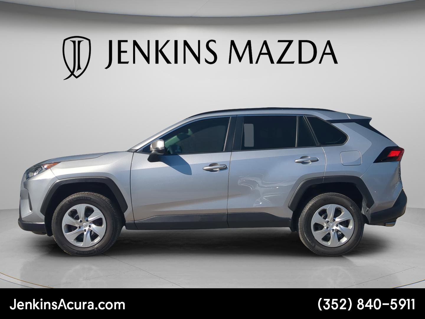 Used 2020 Toyota RAV4 LE image 6