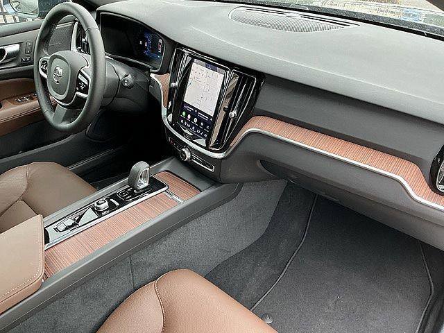 Certified 2026 Volvo V60 B5 Cross Country Plus w/ Climate Package AWD/4WD image 20