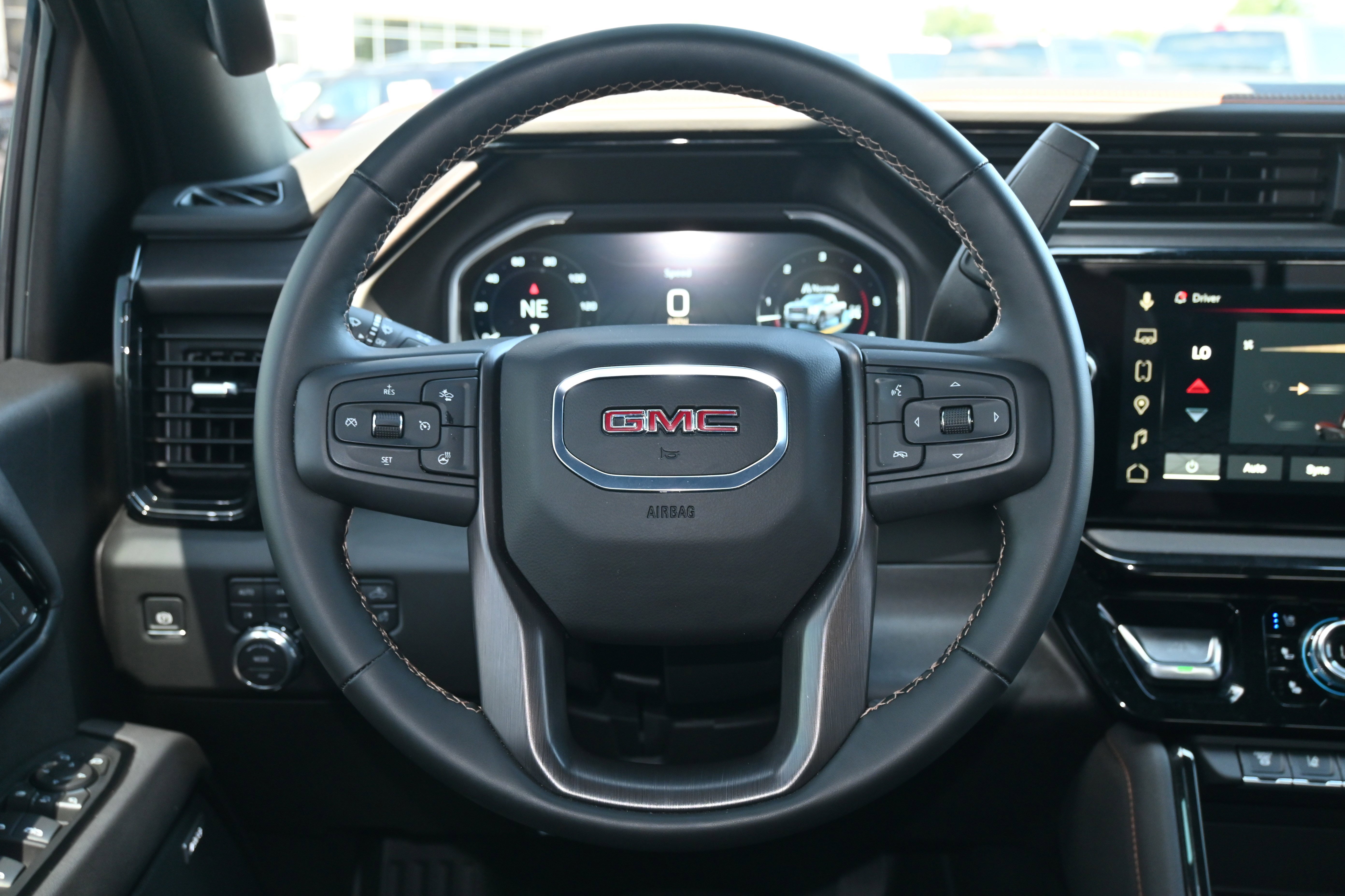 Used 2025 GMC Sierra 2500 AT4 w/ AT4 Premium Plus Package AWD/4WD image 18