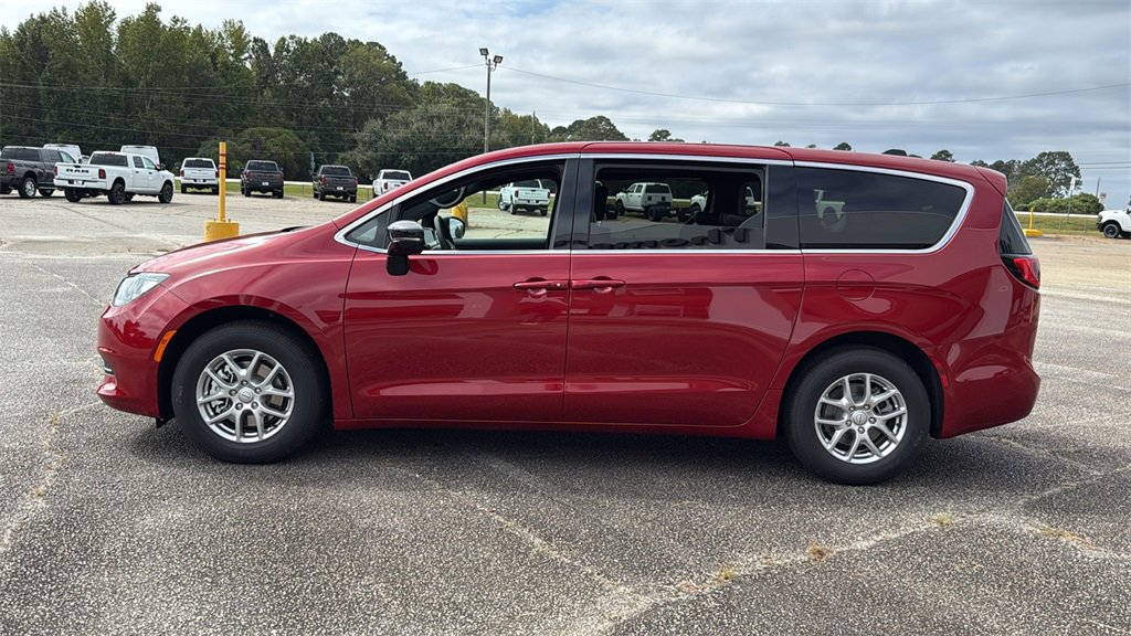 New 2026 Chrysler Voyager LX image 5
