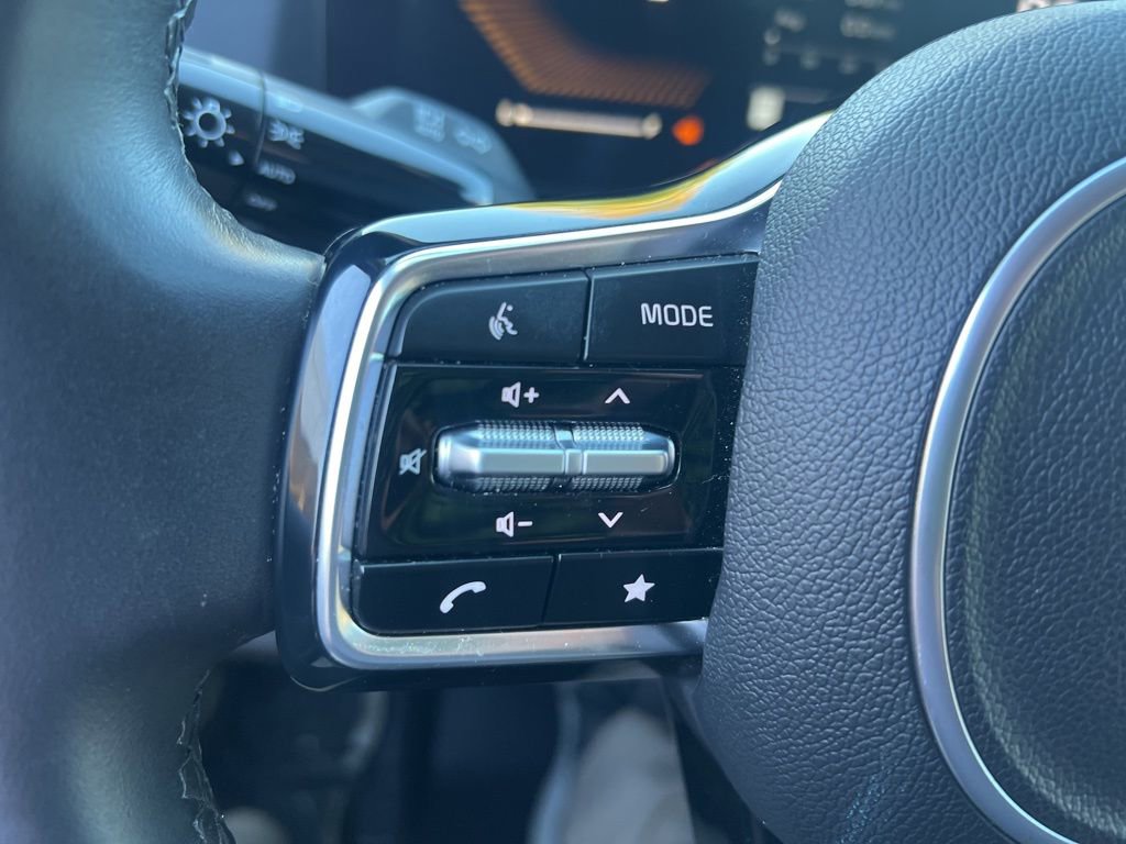 Certified 2025 Kia Carnival EX image 59