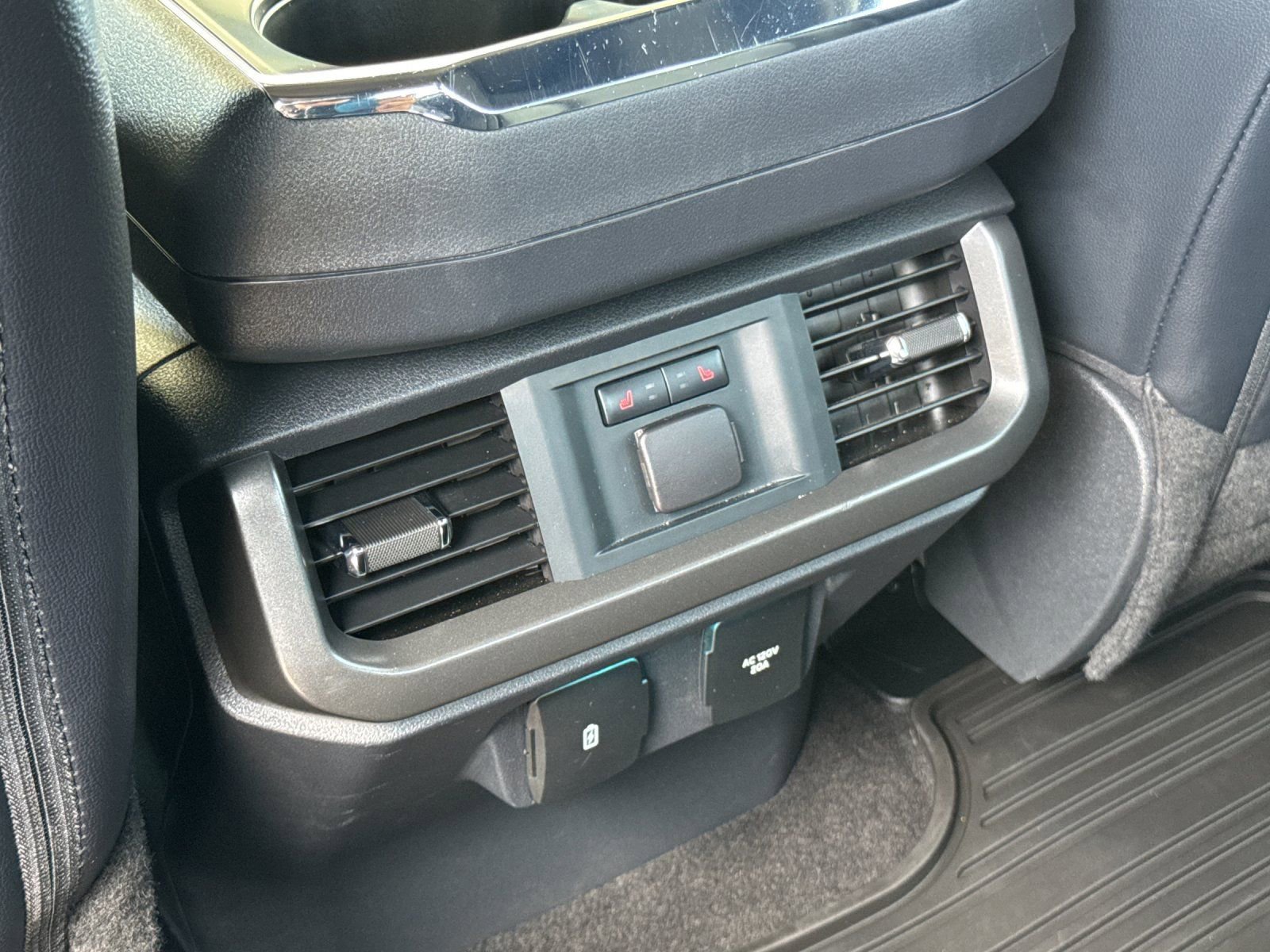 Used 2025 Ford F150 Lariat w/ Equipment Group 502A High image 14