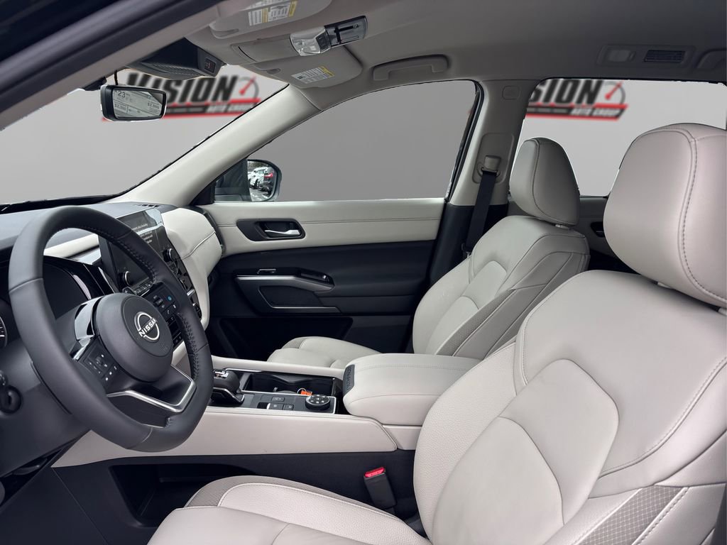 New 2025 Nissan Pathfinder SL image 9