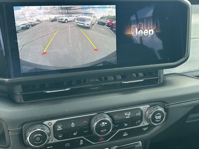 Used 2025 Jeep Wrangler Unlimited Sahara image 14