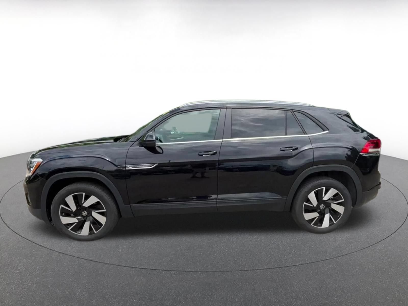 Used 2025 Volkswagen Atlas Cross Sport SE FWD image 9