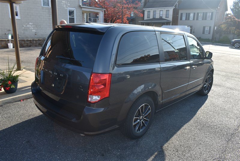 Used 2016 Dodge Grand Caravan SE FWD image 4
