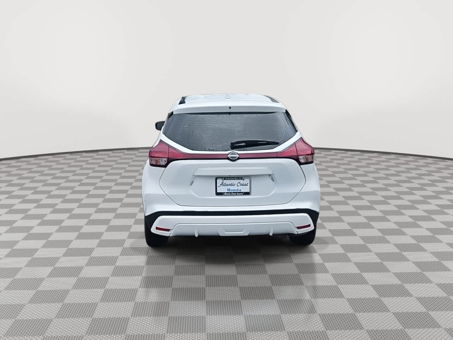 Used 2023 Nissan Kicks S FWD image 7