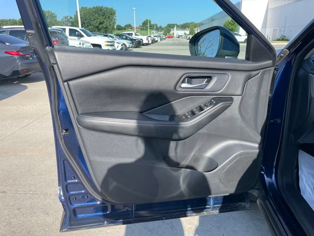 Used 2025 Nissan Rogue SV FWD image 39