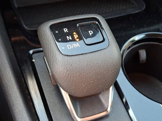 Used 2024 Nissan Rogue S AWD/4WD image 14