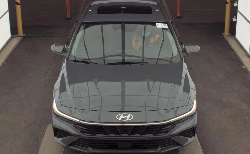 Used 2024 Hyundai Elantra Limited image 7