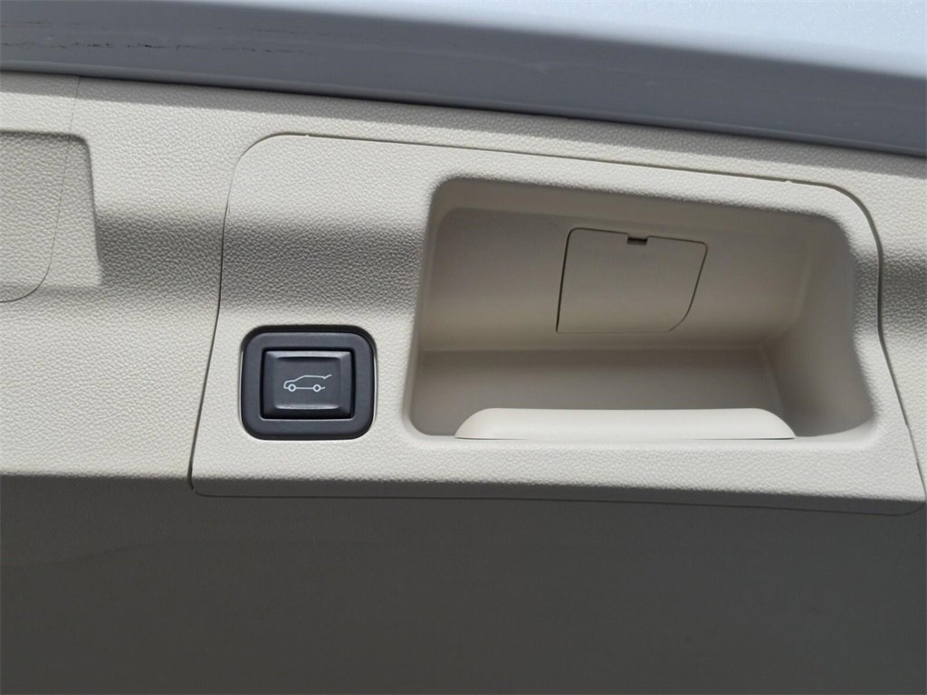 Certified 2023 GMC Acadia Denali w/ Denali Technology Package image 9
