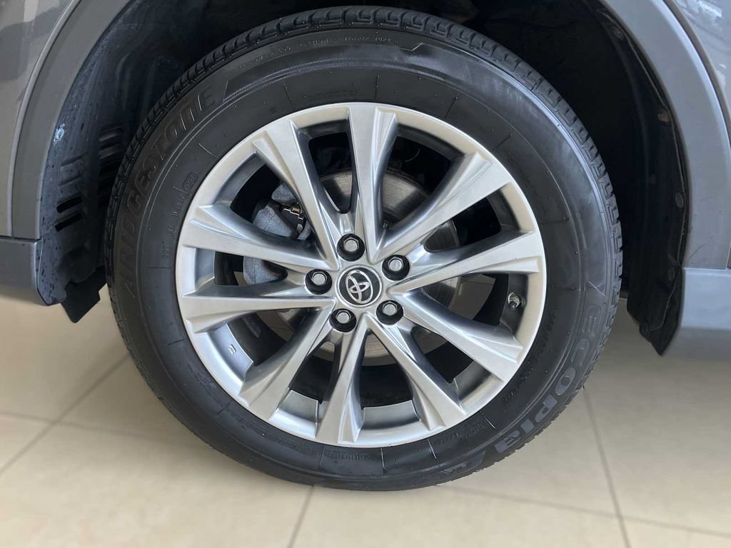 Used 2018 Toyota RAV4 Limited AWD/4WD image 11