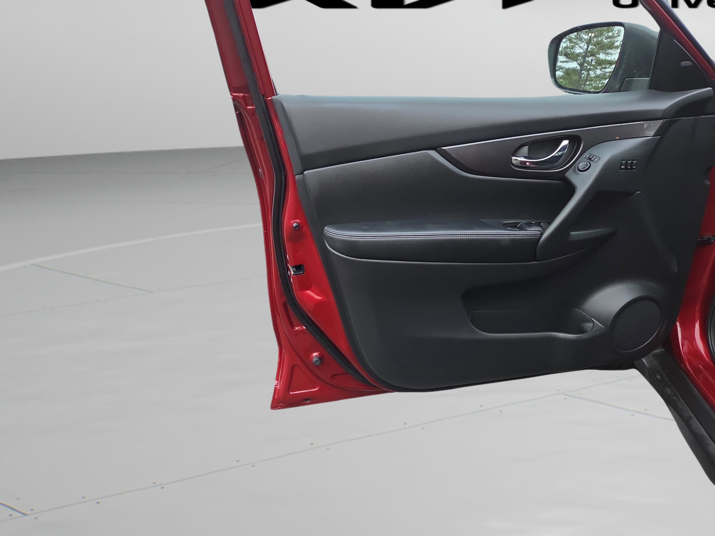 Used 2020 Nissan Rogue SV w/ Premium Package image 27