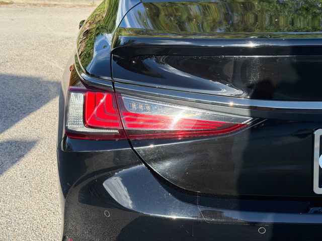 Used 2024 Lexus ES 300h F Sport w/ Accessory Package (Z2) FWD image 10