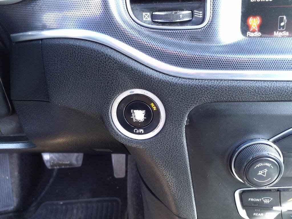 Used 2016 Dodge Charger SXT RWD image 18