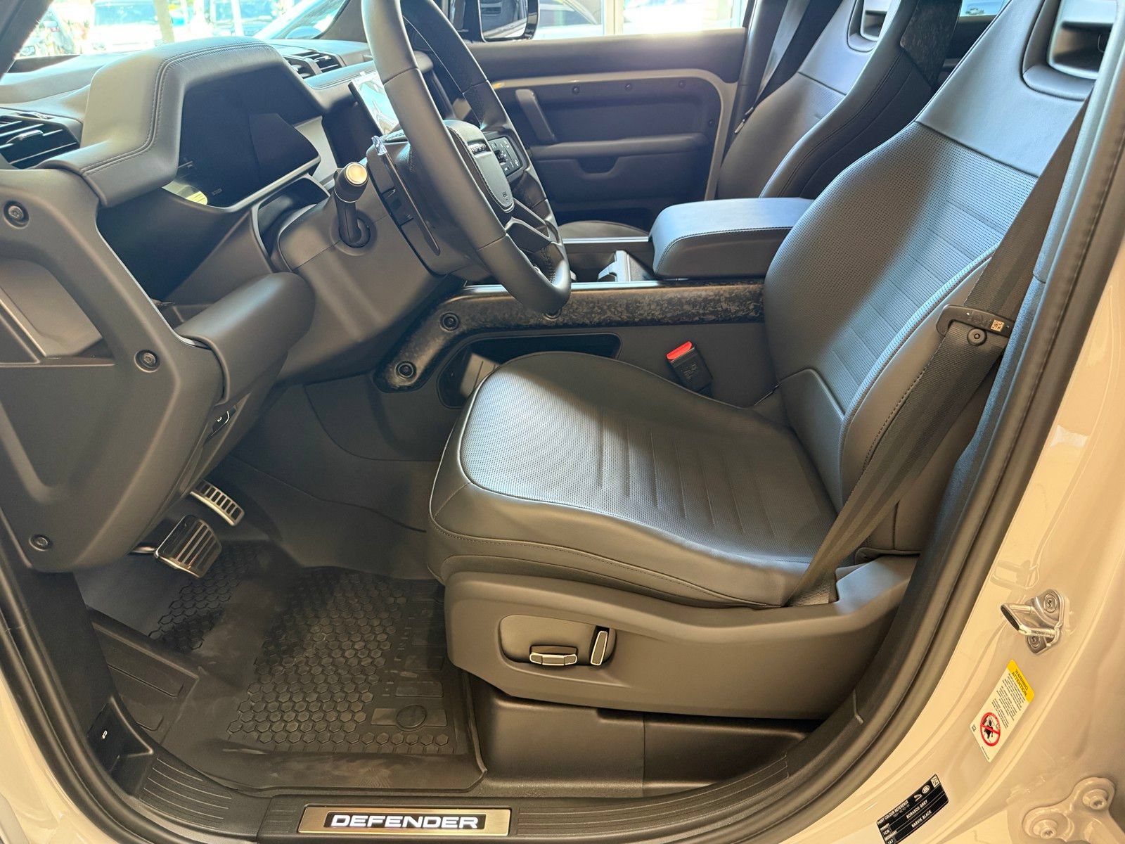 New 2026 Land Rover Defender 110 OCTA AWD/4WD image 9