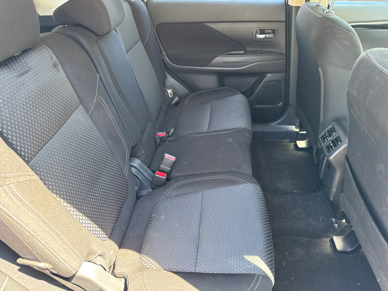 Used 2020 Mitsubishi Outlander ES image 16