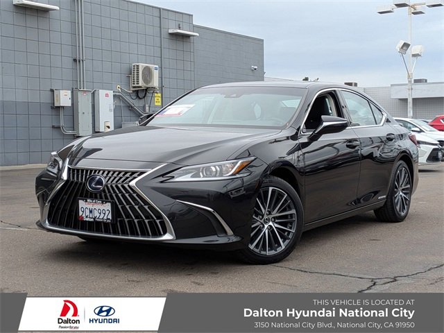 Used 2022 Lexus ES 300h w/ Premium Package