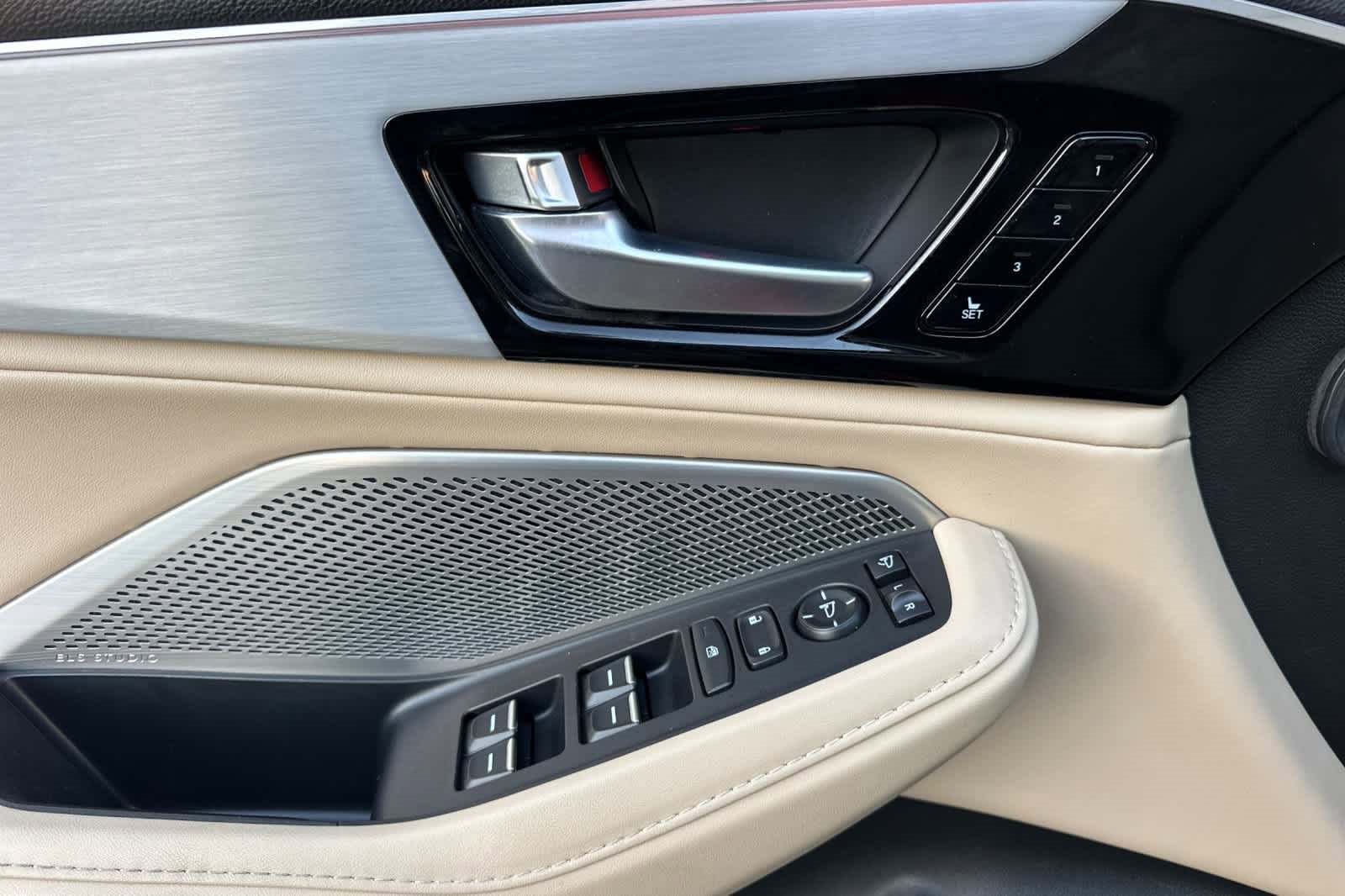 Used 2022 Acura MDX FWD w/ Technology Package image 13