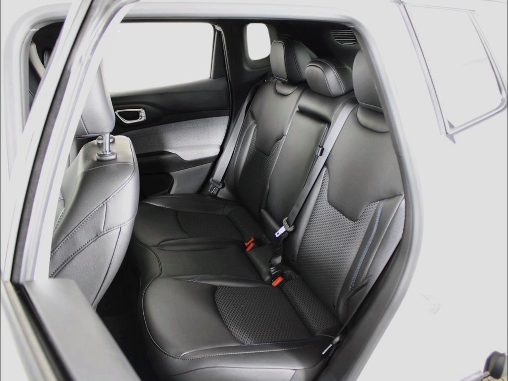 New 2025 Jeep Compass Latitude AWD/4WD image 28