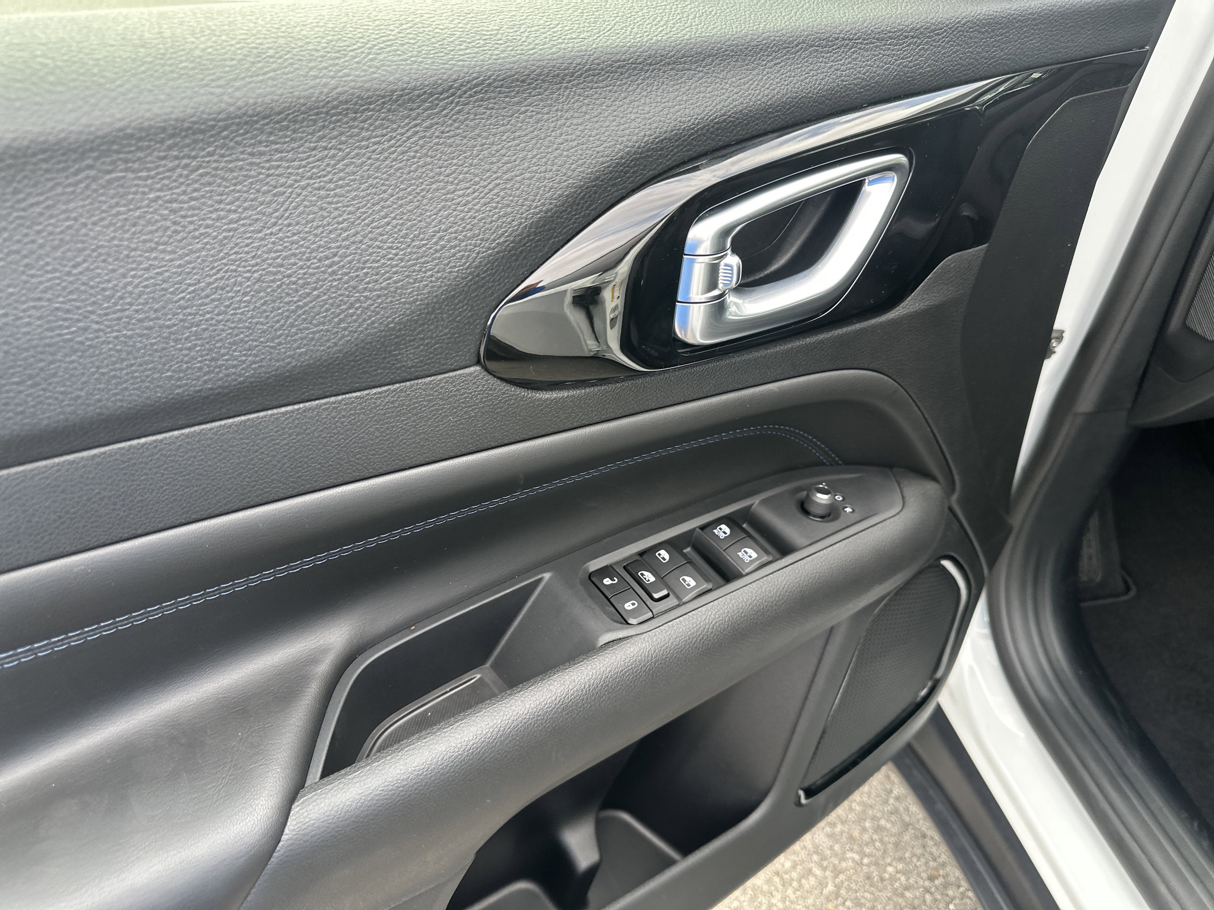 New 2026 Jeep Compass Latitude AWD/4WD image 12