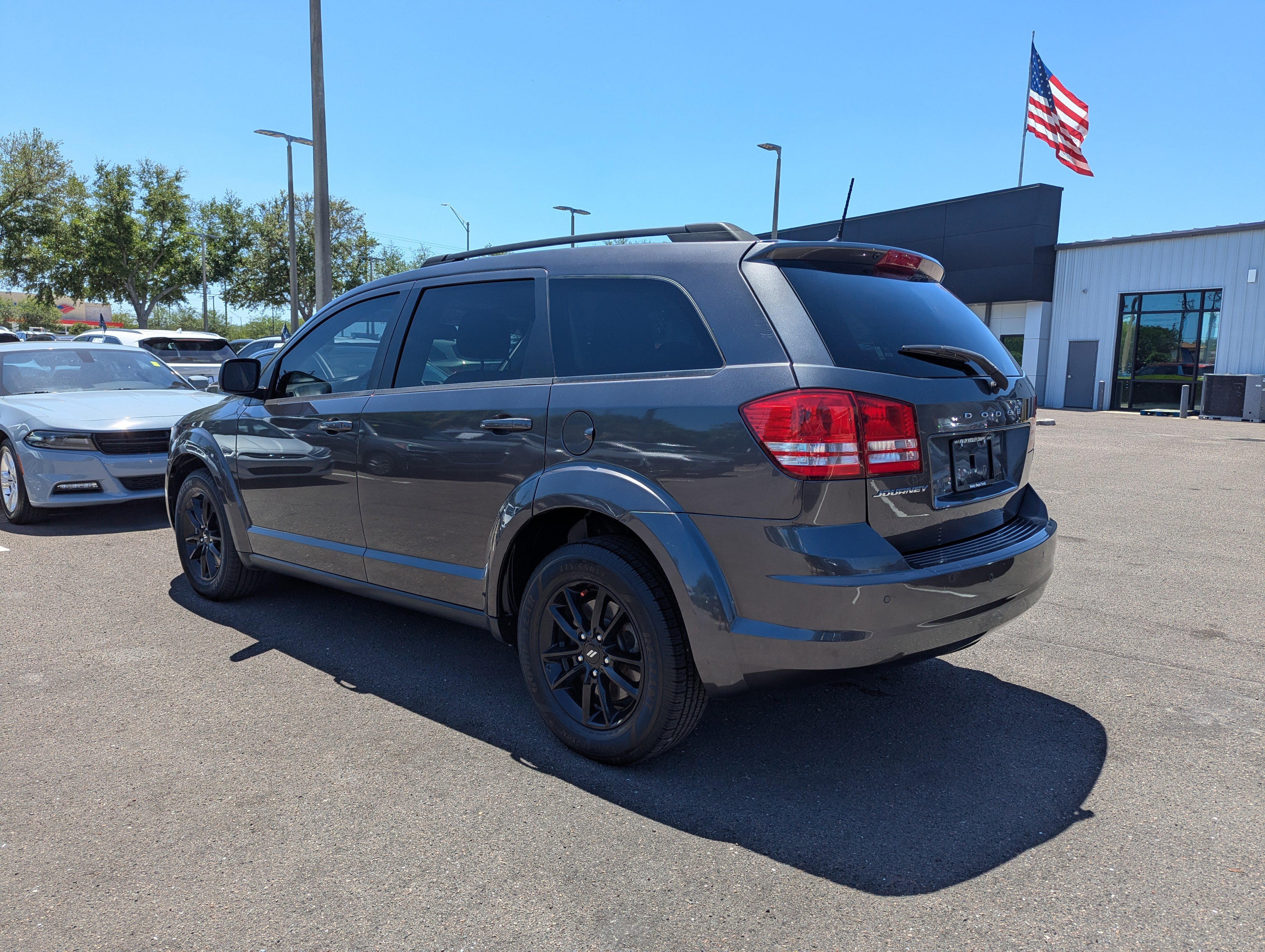 Used 2020 Dodge Journey SE w/ SE Popular Equipment Group image 6