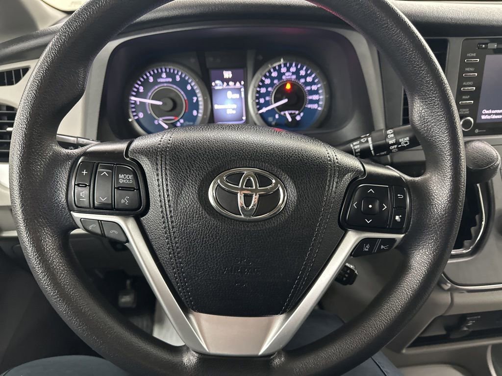 Used 2019 Toyota Sienna LE image 29