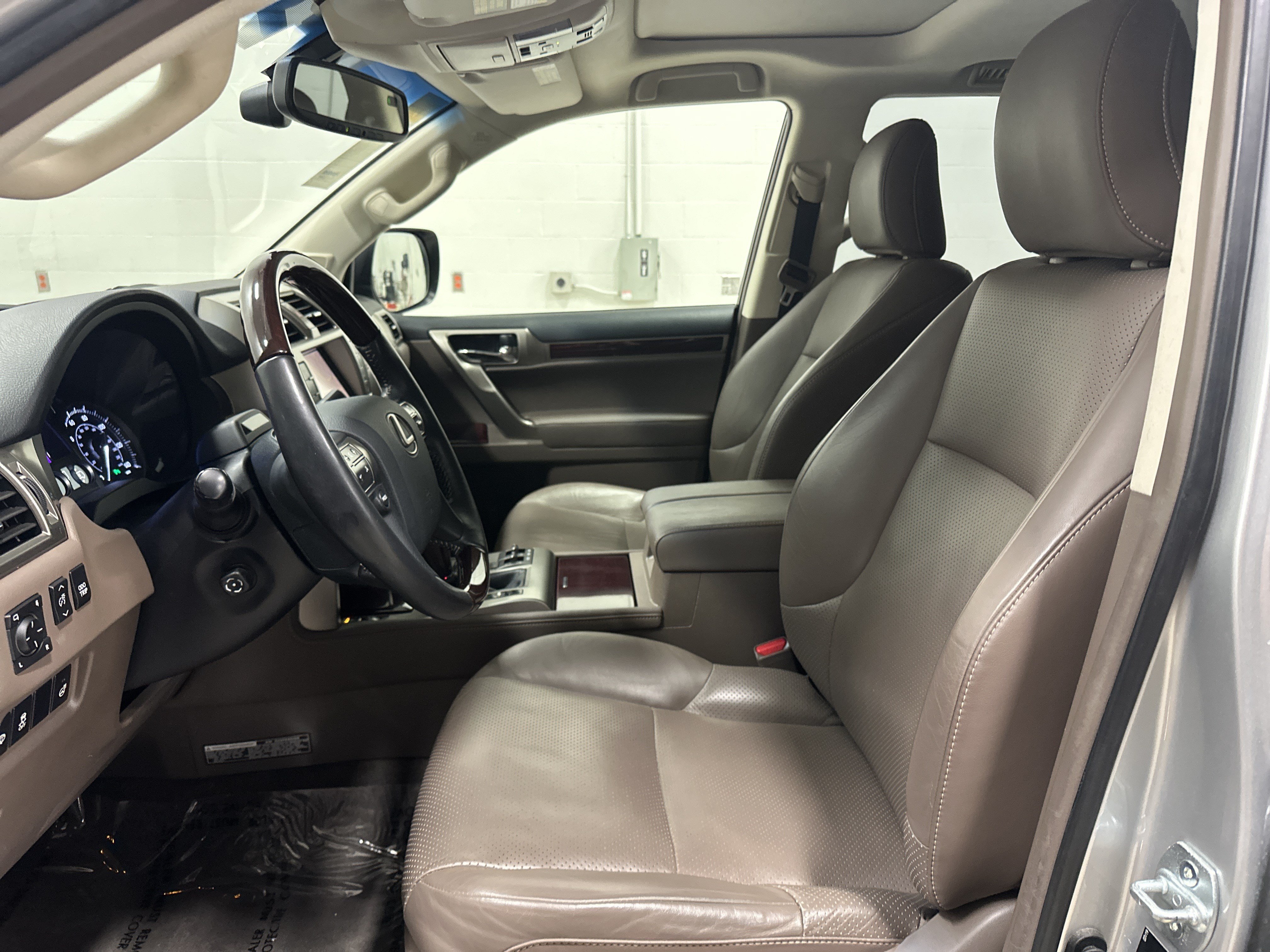 Used 2019 Lexus GX 460 Luxury AWD/4WD image 16