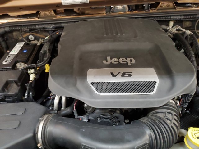 Used 2015 Jeep Wrangler Unlimited Sport w/ Connectivity Group AWD/4WD image 24