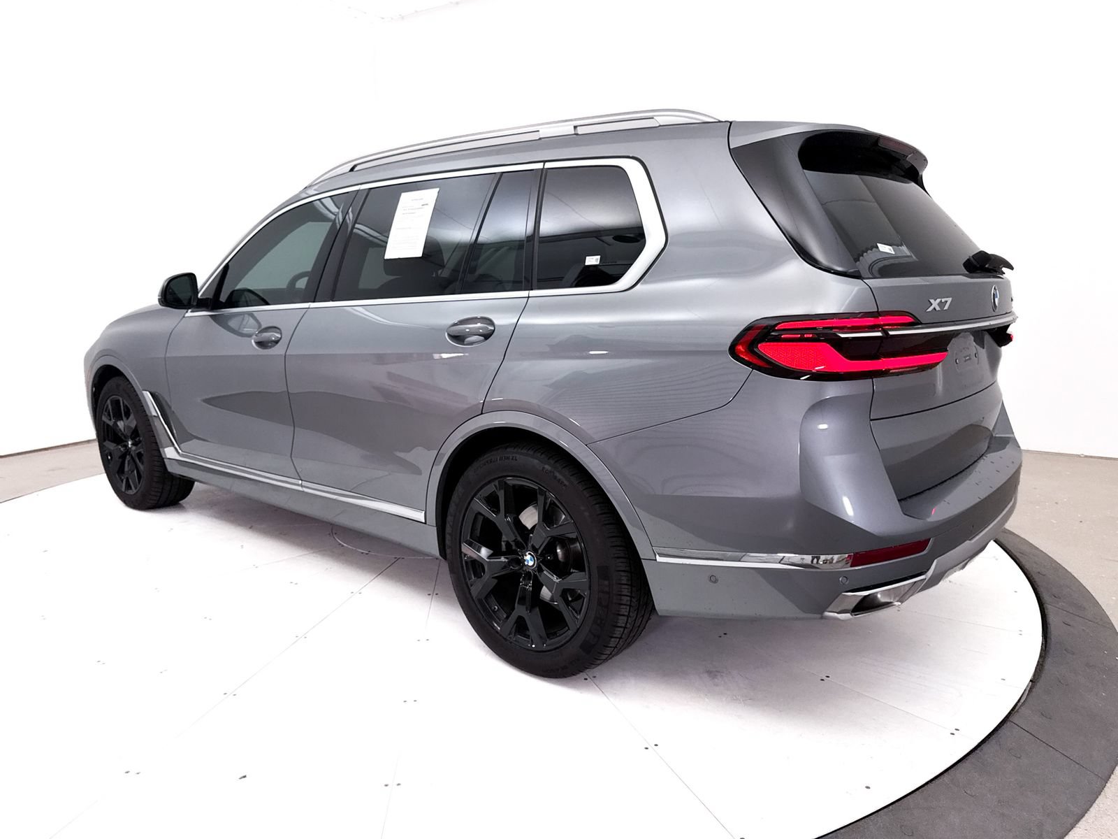 Used 2024 BMW X7 xDrive40i w/ Premium Package AWD/4WD image 18
