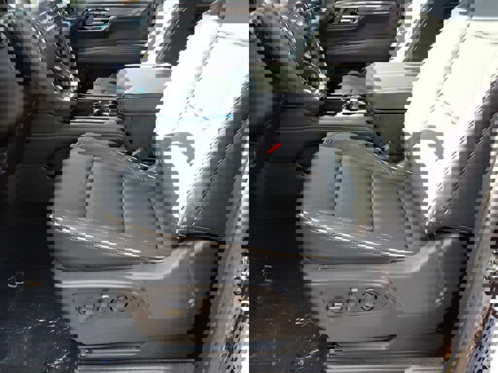 New 2026 GMC Yukon Elevation image 14