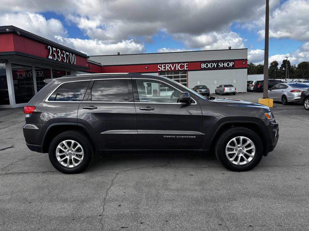 Used 2016 Jeep Grand Cherokee Laredo w/ Quick Order Package 23E AWD/4WD image 2