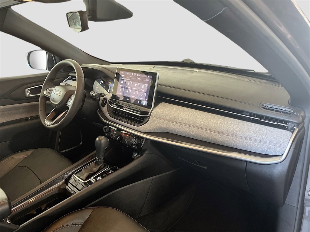 Used 2023 Jeep Compass Latitude image 27