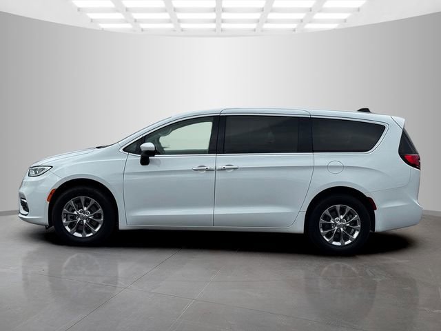 Certified 2023 Chrysler Pacifica Touring-L image 4
