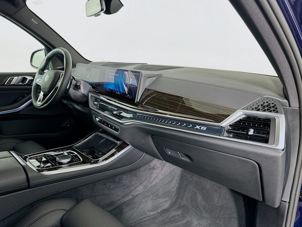 Used 2025 BMW X5 xDrive50e image 30
