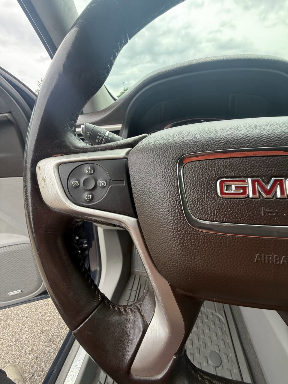 Used 2017 GMC Acadia SLT image 17