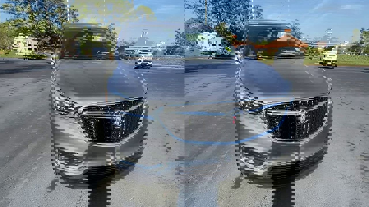 Used 2021 Buick Enclave Essence w/ Sound and Sites Package image 3