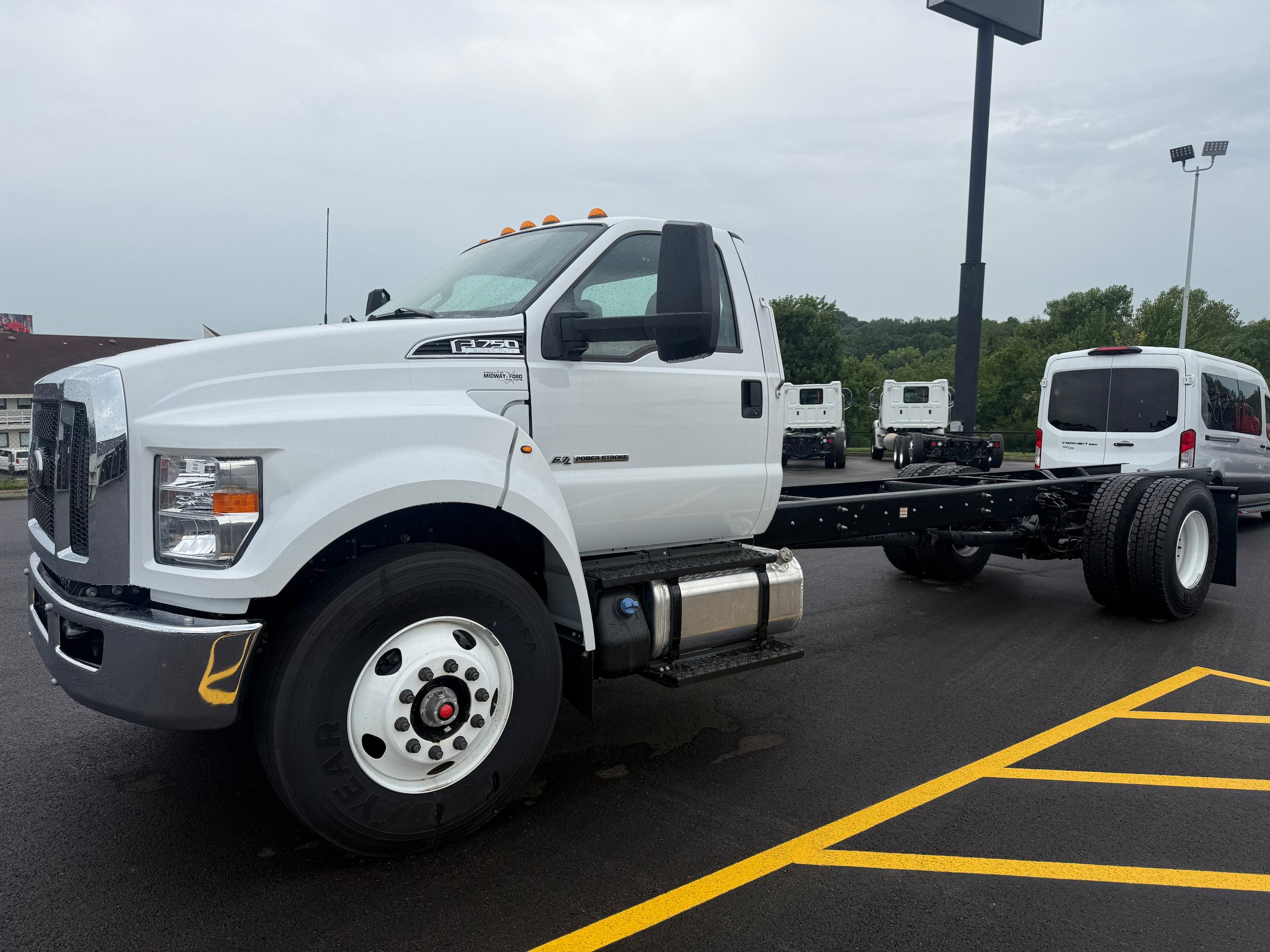 New 2027 Ford F750 2WD Regular Cab Super Duty image 4