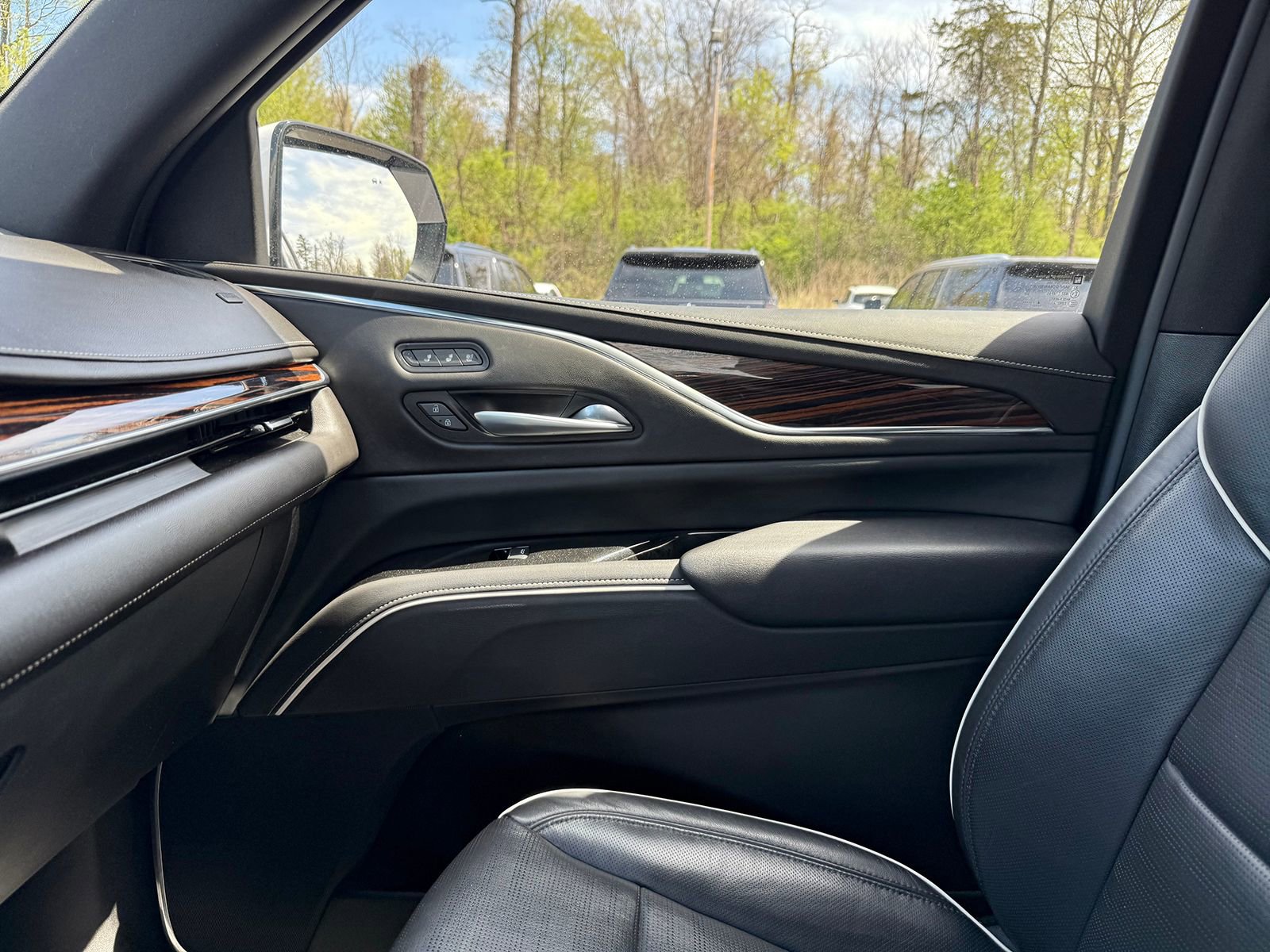 Certified 2024 Cadillac Escalade Premium Luxury AWD/4WD image 42
