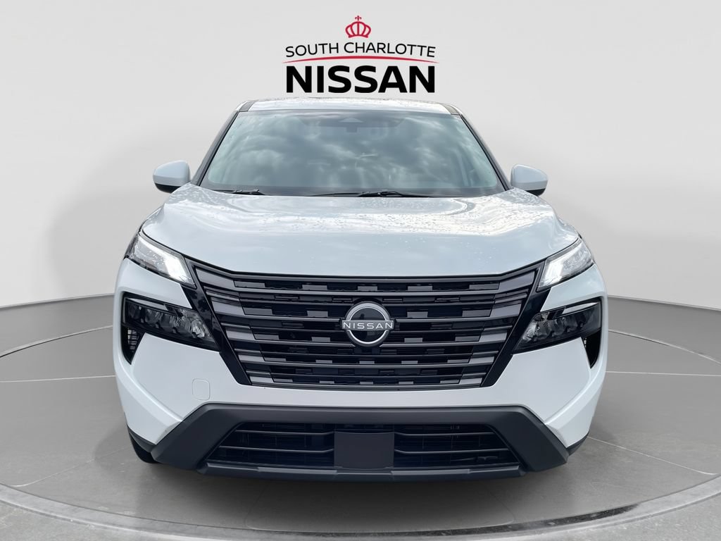 Used 2026 Nissan Rogue SV FWD image 2