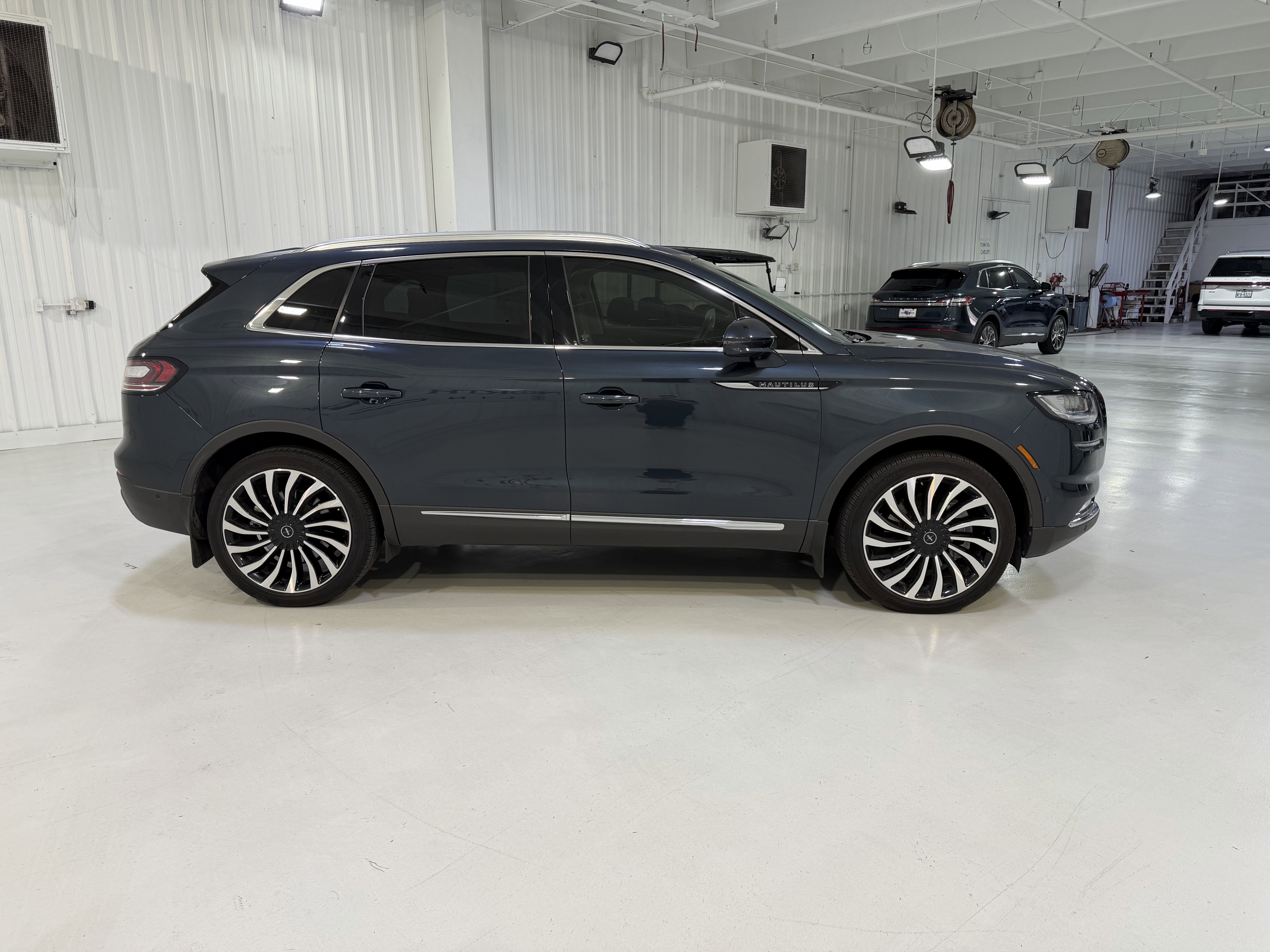 Used 2022 Lincoln Nautilus Black Label w/ Class II Trailer Tow Package AWD/4WD image 6