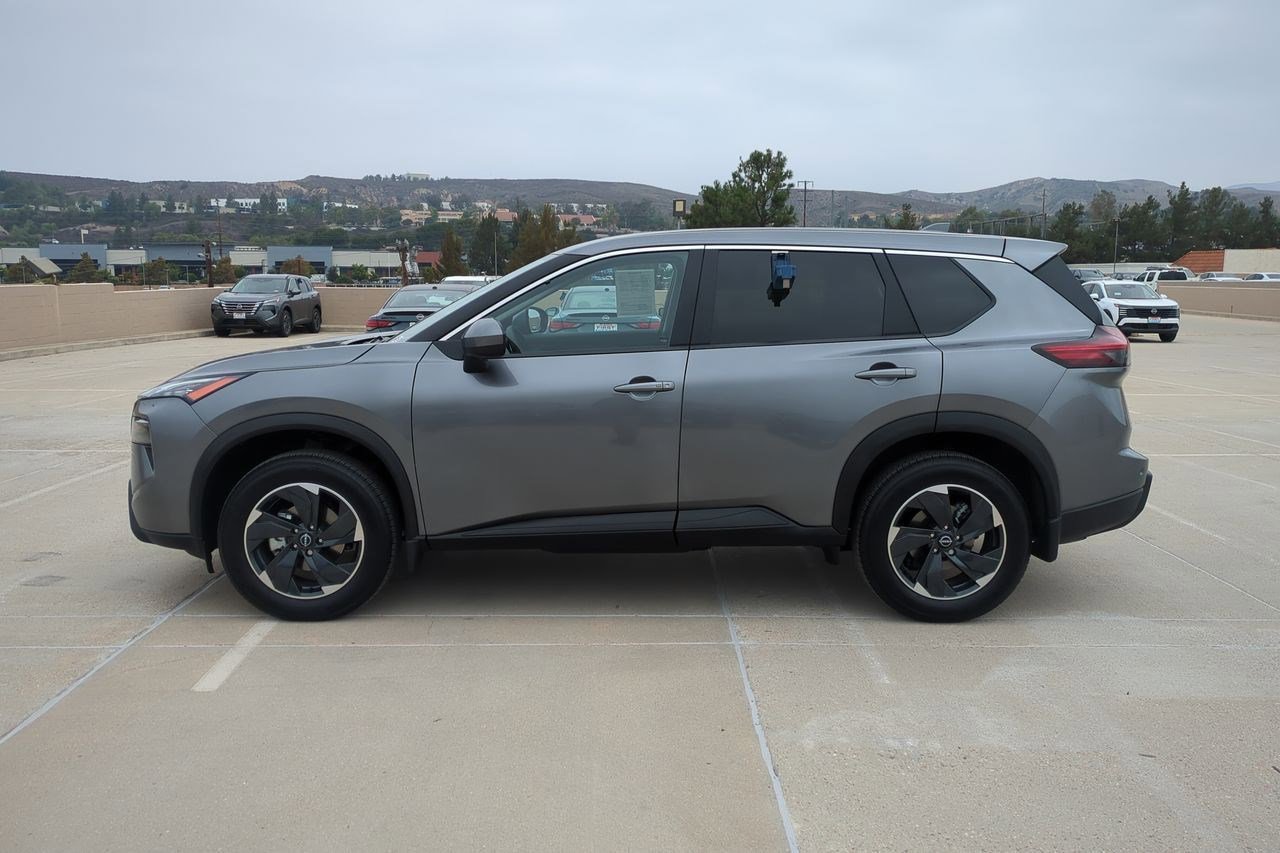 Certified 2025 Nissan Rogue SV image 9