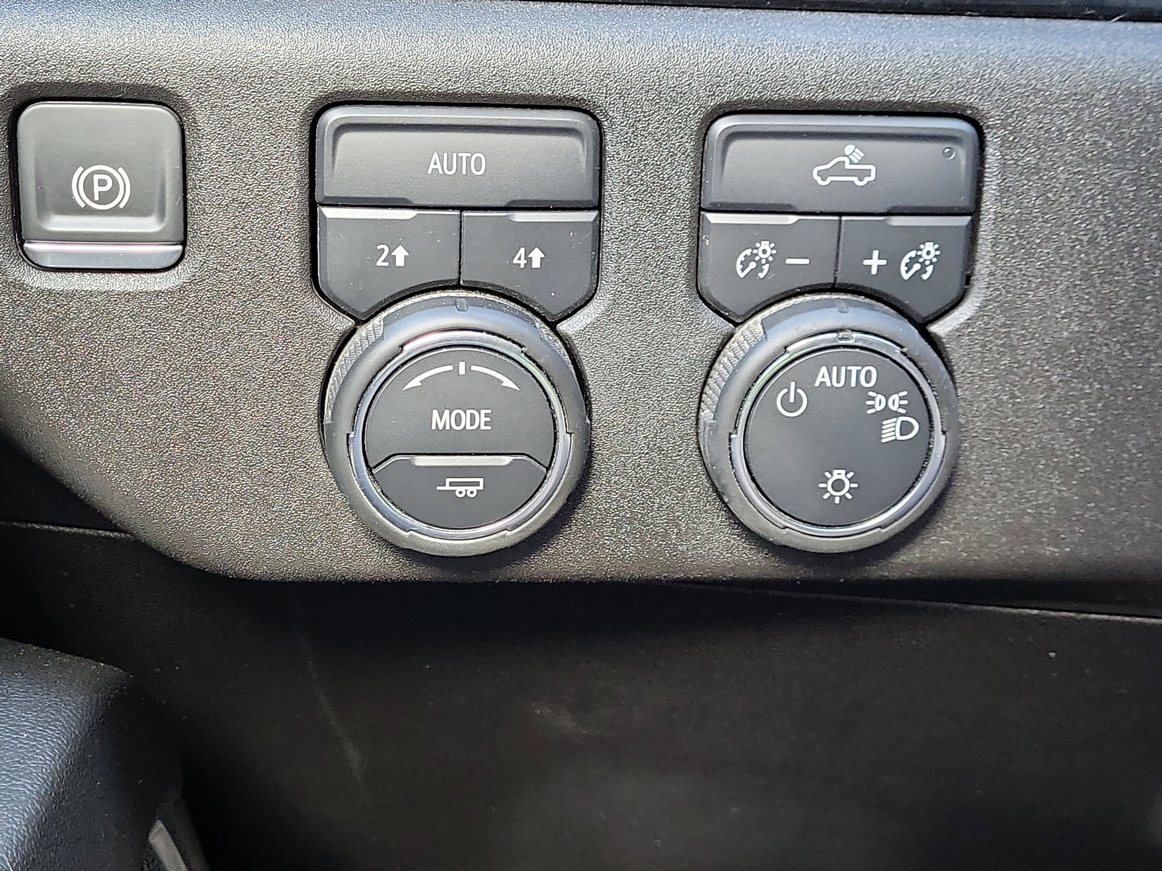 Used 2025 Chevrolet Silverado 1500 LT image 29