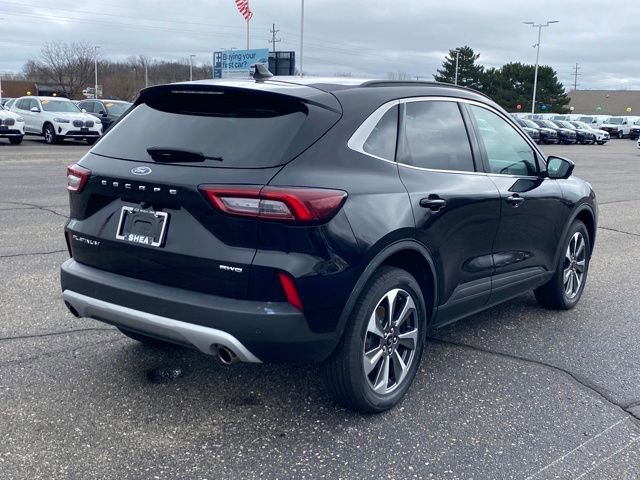 Used 2023 Ford Escape Platinum image 3