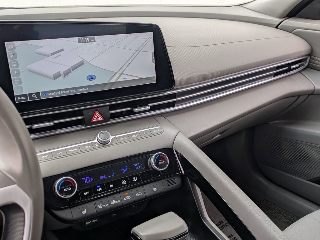 Used 2025 Hyundai Elantra SEL image 15