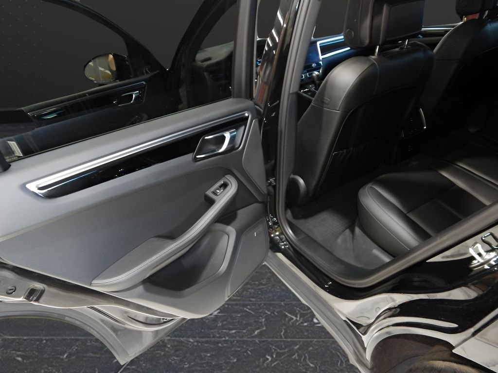 Used 2022 Porsche Macan image 37